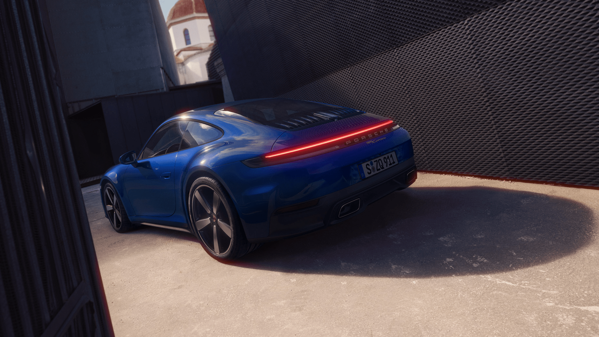 Porsche 911 fica na traseira